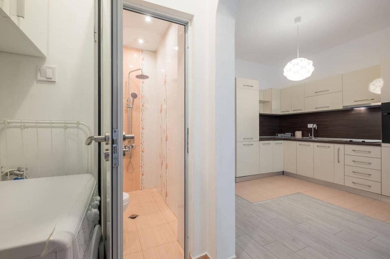 Your Perfect Place To Stay On Vitosha Str Apt Sofia Esterno foto
