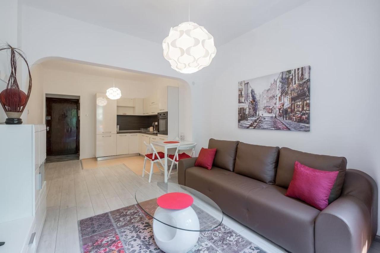 Your Perfect Place To Stay On Vitosha Str Apt Sofia Esterno foto