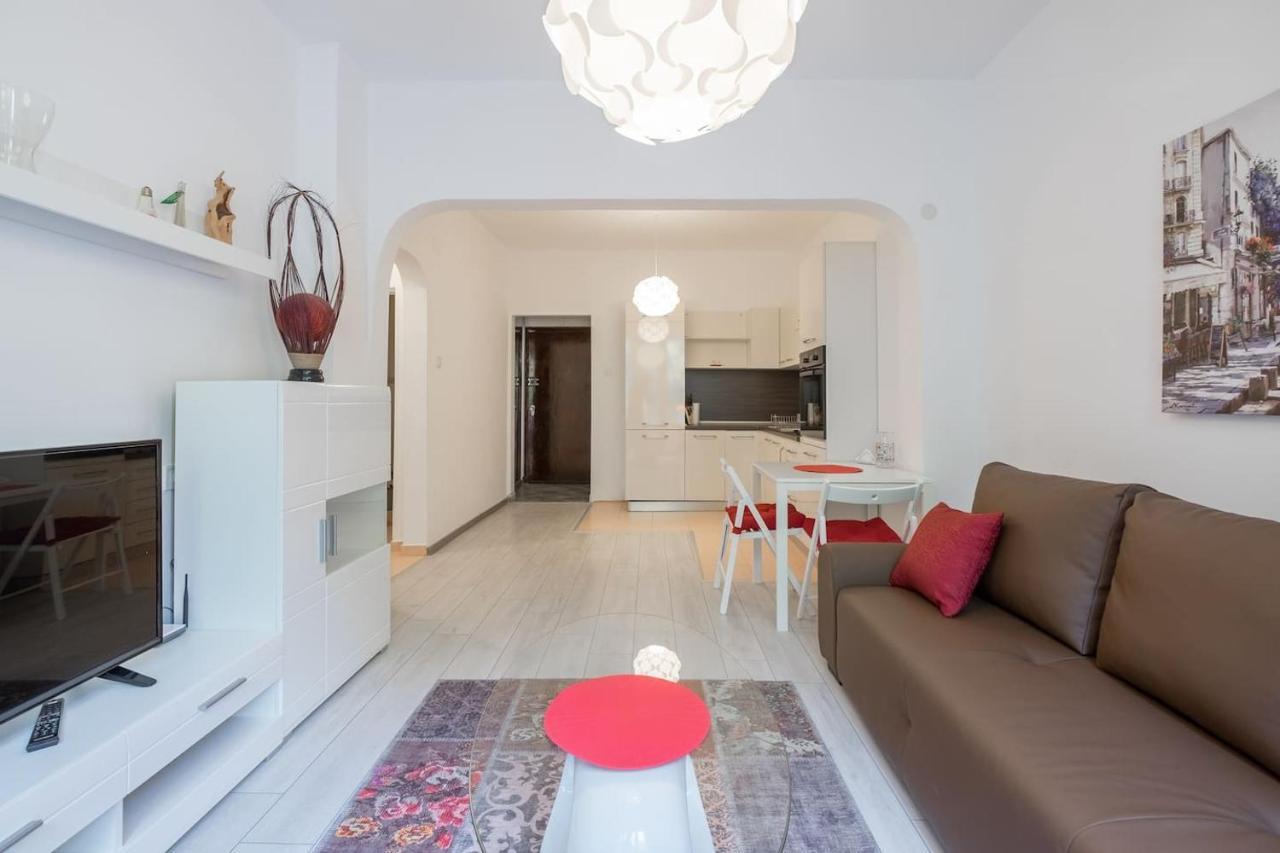 Your Perfect Place To Stay On Vitosha Str Apt Sofia Esterno foto