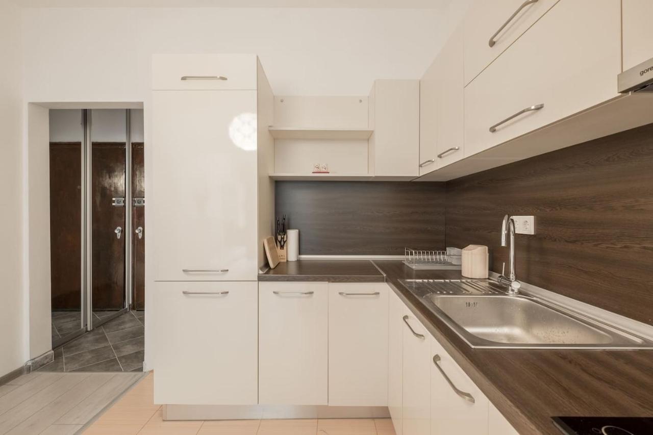 Your Perfect Place To Stay On Vitosha Str Apt Sofia Esterno foto