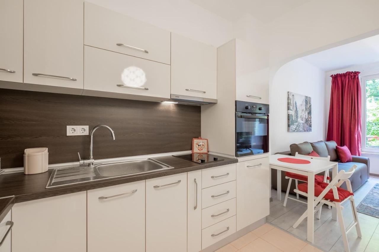 Your Perfect Place To Stay On Vitosha Str Apt Sofia Esterno foto