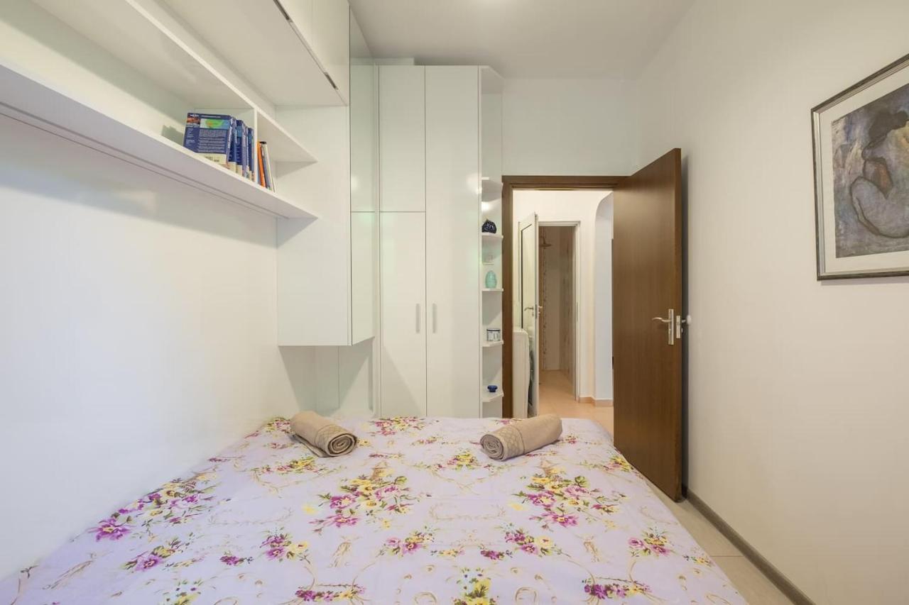 Your Perfect Place To Stay On Vitosha Str Apt Sofia Esterno foto