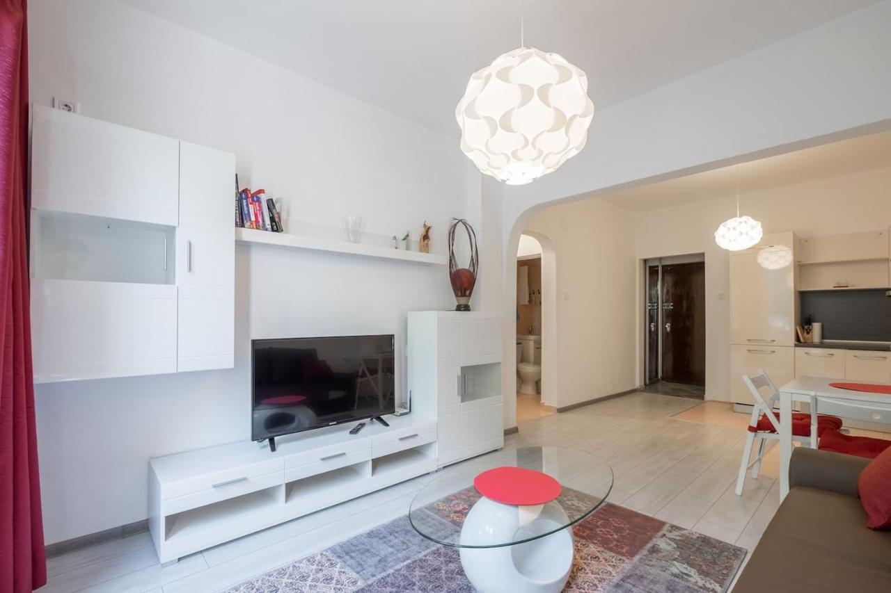 Your Perfect Place To Stay On Vitosha Str Apt Sofia Esterno foto
