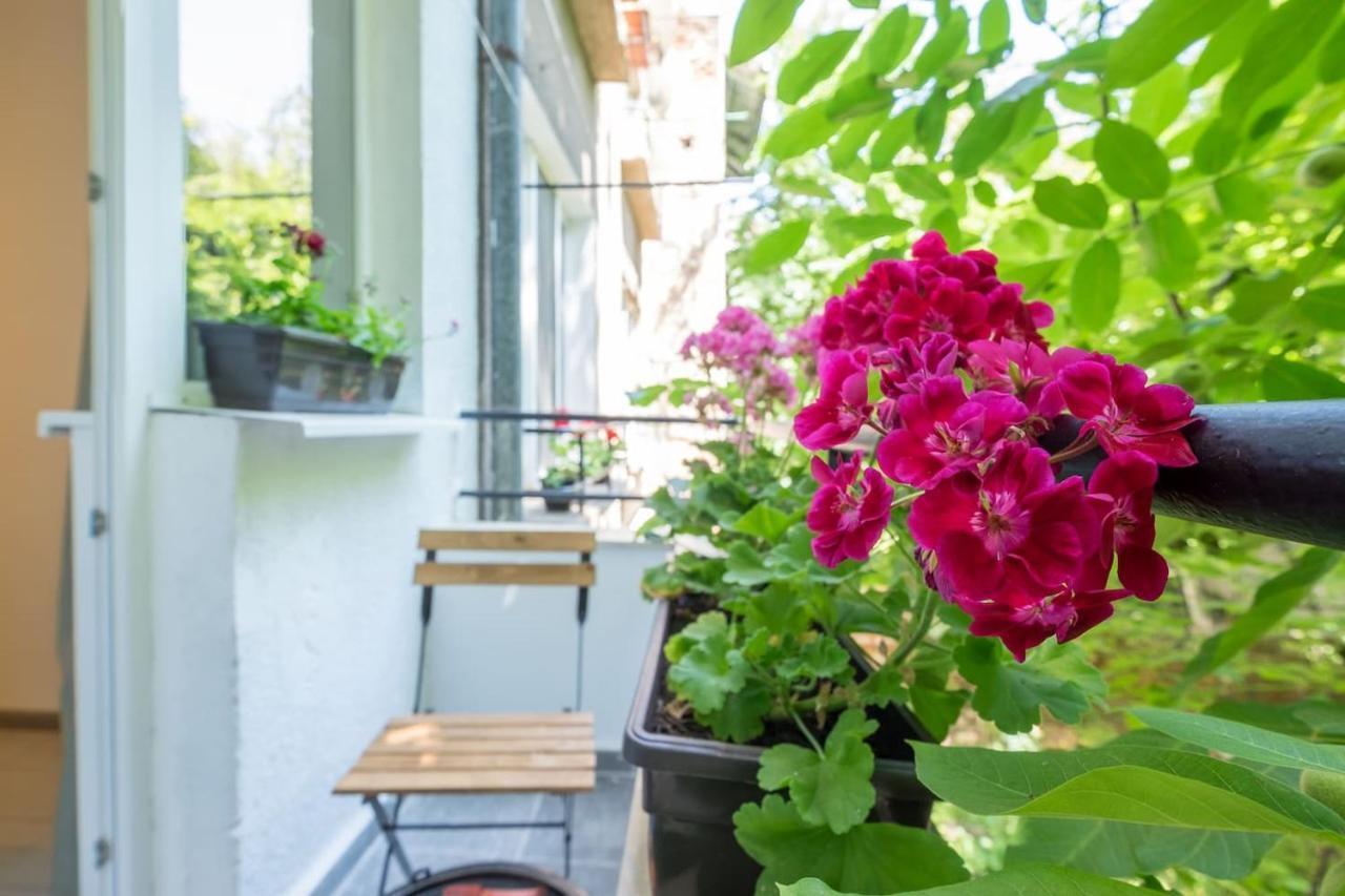 Your Perfect Place To Stay On Vitosha Str Apt Sofia Esterno foto